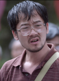 他掀起她的蕾丝奶罩轻轻揉视频